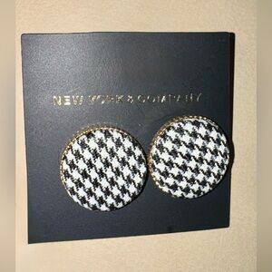 🖤 New York & Co. Houndstooth Earrings